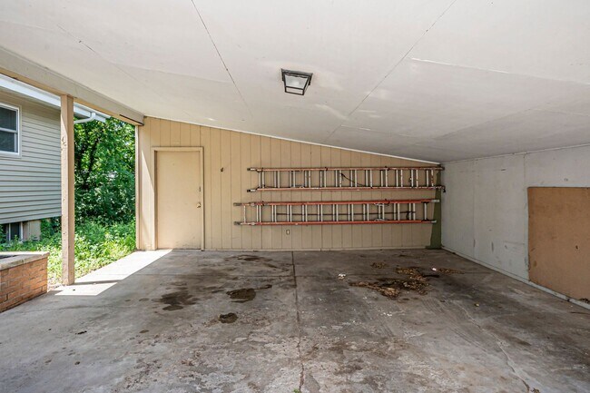 Foto del edificio - 2309 Anderson Ave