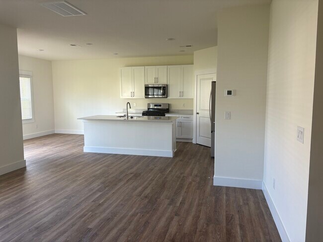 Foto del edificio - 384 Alta Tree Blvd