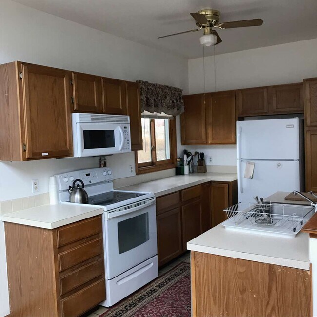 Building Photo - 3737 Landings Dr