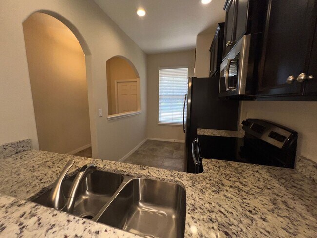 Foto del edificio - BEAUTIFUL Grande Champion at LPGA Townhome, Lake & Preserve Views, 3 Bedrooms, 2.5 Bathrooms AVAI...