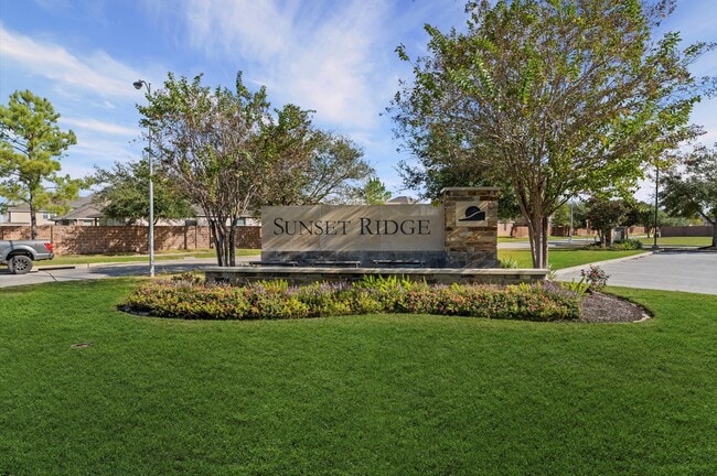 Building Photo - 15107 Summer Sunset Dr