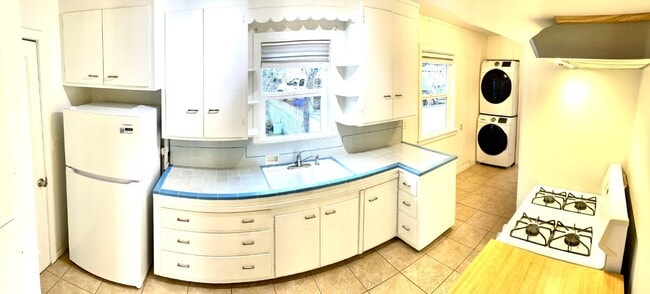 Building Photo - Charming 1 Bed, 1 Bath Rental in Walnut Cr...