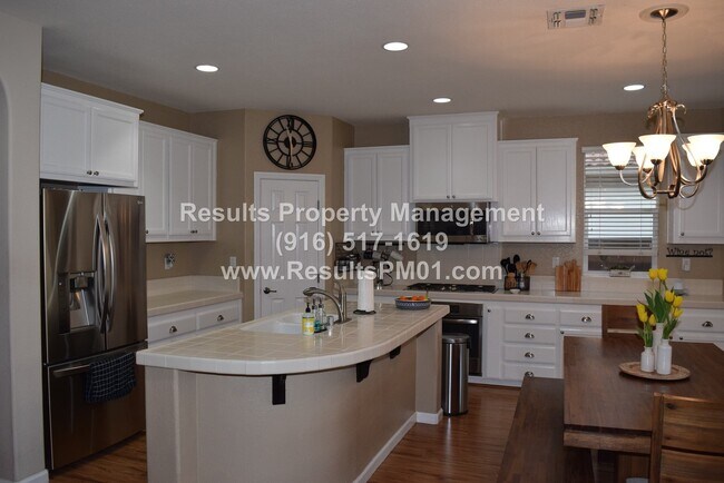 Foto del edificio - Spacious 3 bedroom Excellent Roseville Loc...