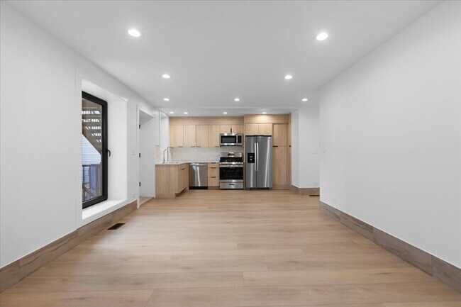 Foto del edificio - 2023 N Drake Ave