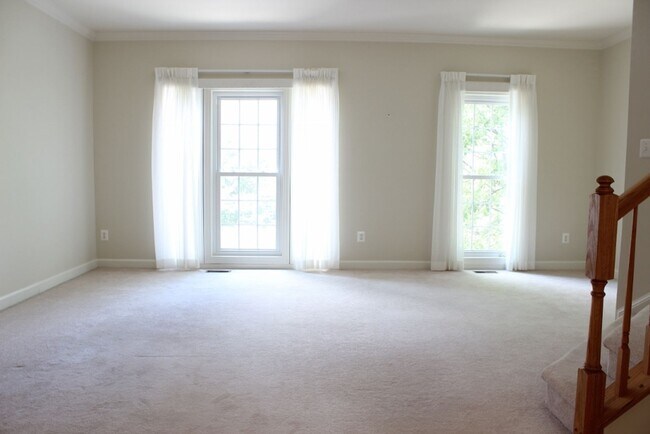 Foto del edificio - Lovely 3 Bedroom 2.5 Bath Townhome with De...