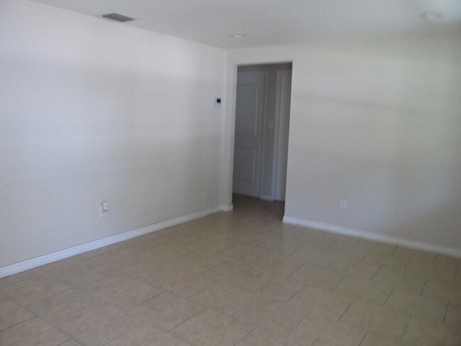Building Photo - GREAT CENTRAL PINELLAS PARK LOCATION