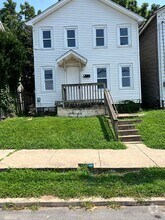 Building Photo - 724 Cherry St