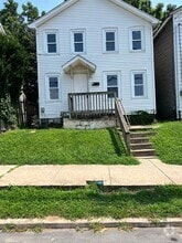 Building Photo - 724 Cherry St