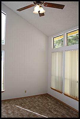 Foto del edificio - 6400 Gentile Ln NE