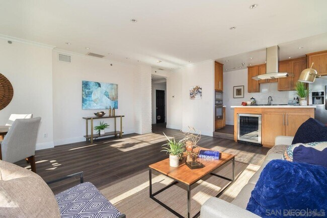 Building Photo - 702 Ash St