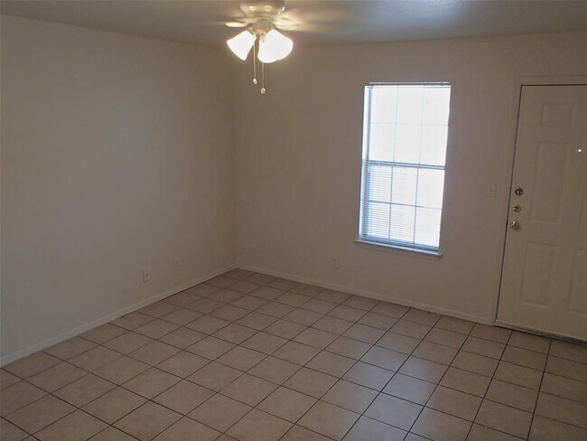 Building Photo - 2202 Katy Ln