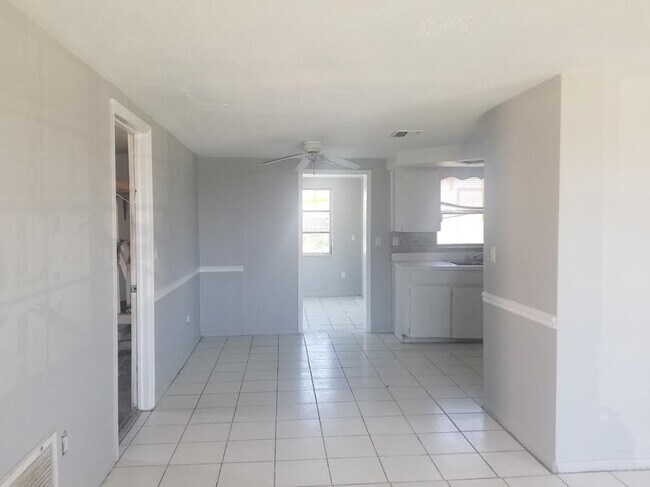 Foto del edificio - 3215 Bright Dr