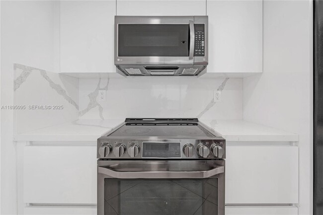 Building Photo - 7601 E Treasure Dr