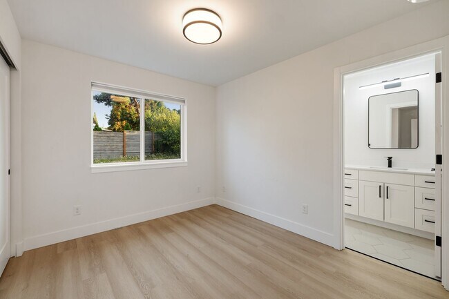 Foto del edificio - 1501 B SW Brandon St