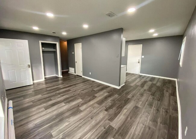Building Photo - 2409 Shepherd Dr NW