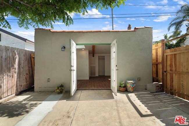 Building Photo - 3156 W 74th St