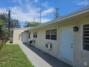 Building Photo - 145 SW 5th Ct