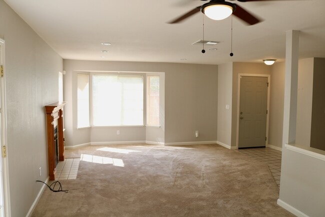 Building Photo - Charming 4 Bed Home on Court