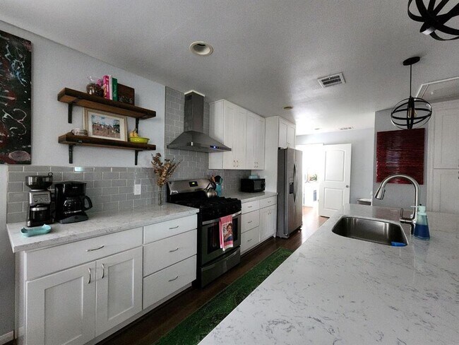Foto del edificio - 5516 Chapman St