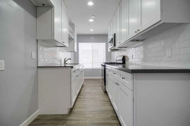Foto del edificio - 10407 Mt Gleason Ave