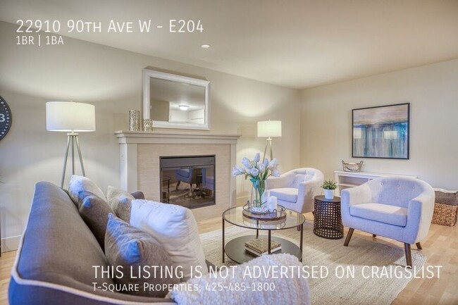 Building Photo - Beautifully Updated 1 Bedroom Condo w/Priv...