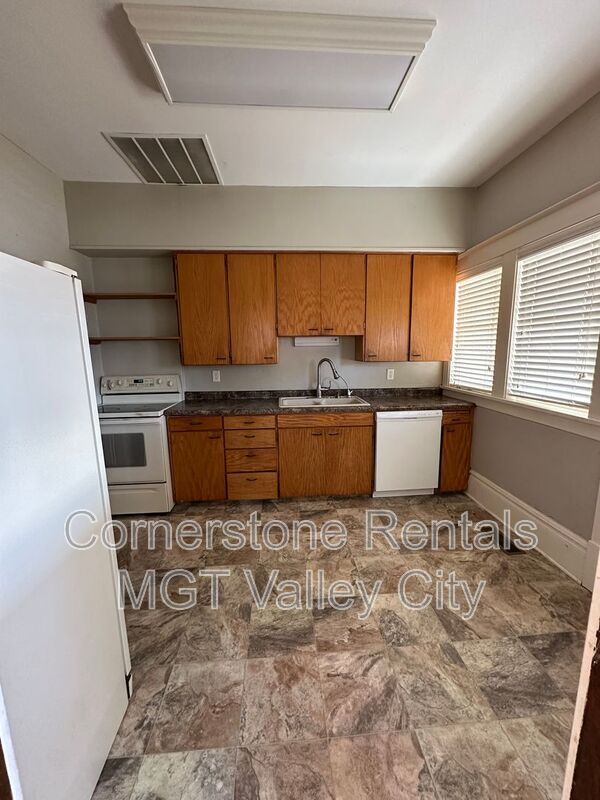 Foto del edificio - 141 6th St NW