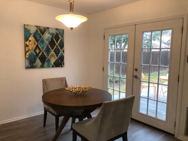 Foto del edificio - 1402 Byers Ln