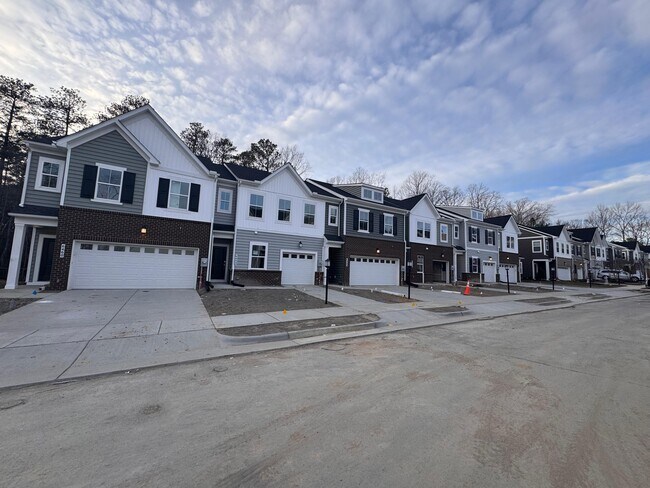 Foto del edificio - 6025 Crosswinds Dr