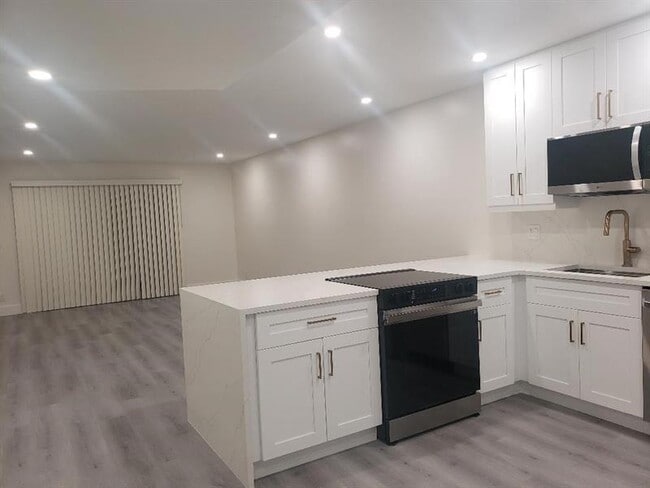 Foto del edificio - 829 Camino Rd