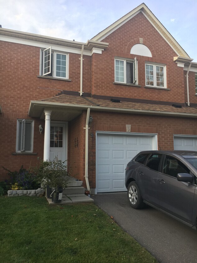 Primary Photo - CONTEMPORARY 3-BEDROOM WHITBY TOWNHOUSE FO...