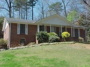 Building Photo - 1928 Poplar Dr