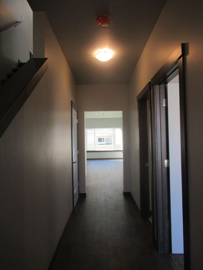 Building Photo - 4 bed, 3 bath Home in Tullamore Sub-Division!
