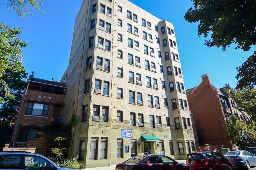 Primary Photo - 555 W Arlington