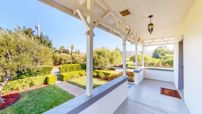 Foto del edificio - Charming 2 bedroom 1.5 bath plus office ho...