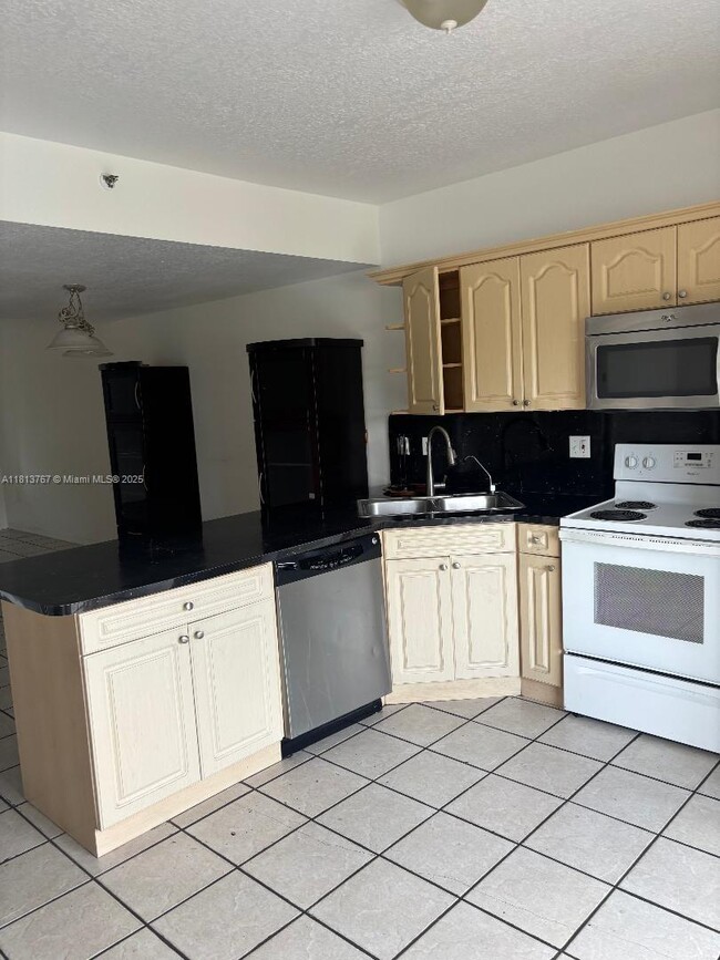 Foto del edificio - 8340 NW 103rd St