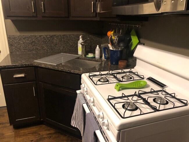 Kitchen - 3522 N Seeley Ave