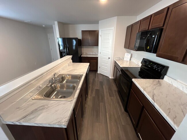 Foto del edificio - *Pre-leasing* NEW Three Bedroom | Two Bath...