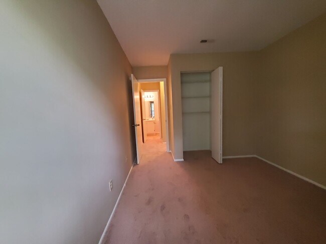 Foto del edificio - 2 Bedroom, 1 Bath in Virginia Beach