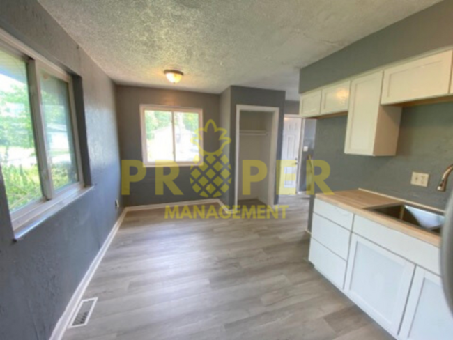 Building Photo - Recently renovated 3 bedroom house!!