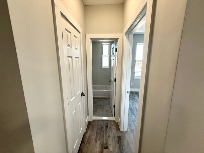 Foto del edificio - 237 E Broadway