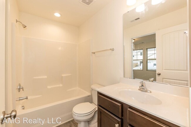 Building Photo - 4 br, 2.5 bath House - 2812 Elsa Dr