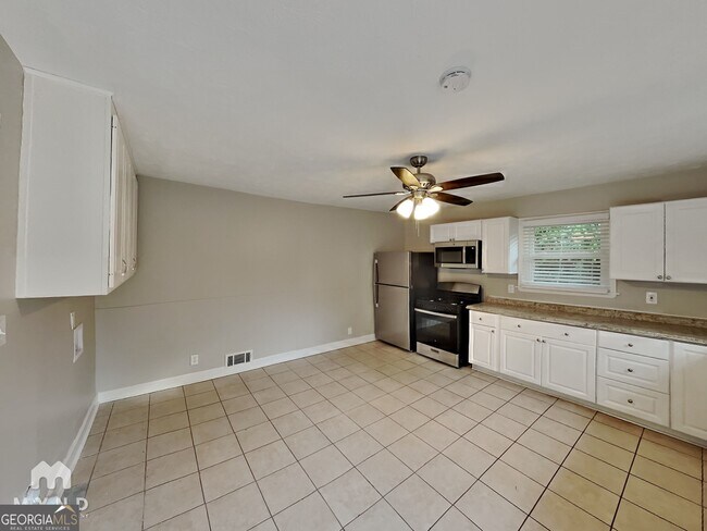 Building Photo - 3821 Rex Cir