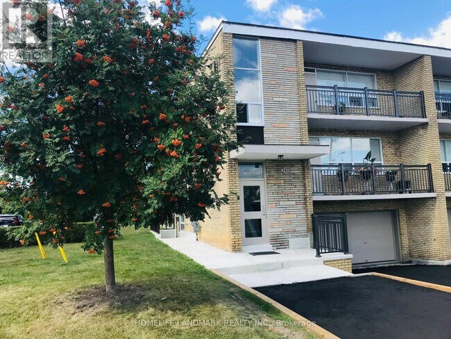 Photo du bâtiment - 240-240 Wilmington Ave