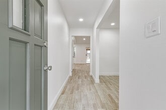 Building Photo - 408 Christina Ln