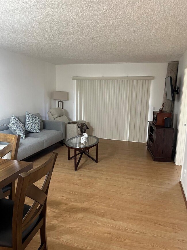 Foto del edificio - 1100 SW 128th Terrace