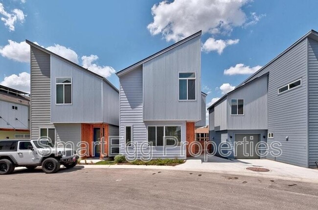 Building Photo - 801 N Bluff Dr