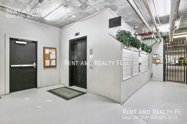 Foto del edificio - **A UNIT IN THE DYNAMIC AREA OF HYDE PARK**