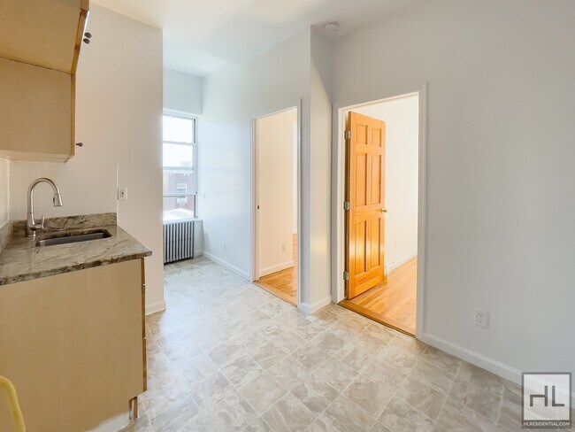 Foto del edificio - DIAMOND STREET / Greenpoint / Junior 2-bed...