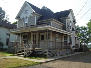 Building Photo - 424 E Prairie St