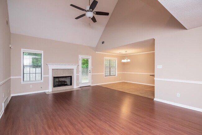 Foto del edificio - 8018 Jills Creek Dr